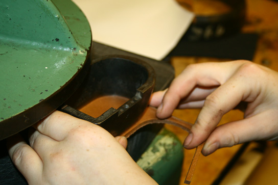 Reparatur eines Sattels durch Sattler bei Tom Büttner